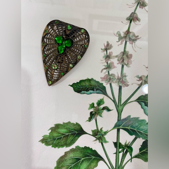 Vintage brass and green stones triangle brooch - Picture 1 of 12